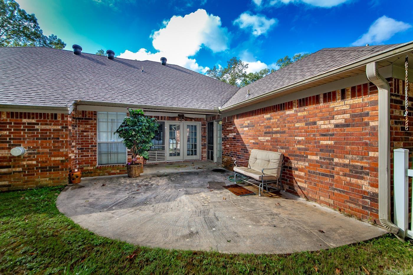 1560 Lawson Oaks  Little Rock, AR