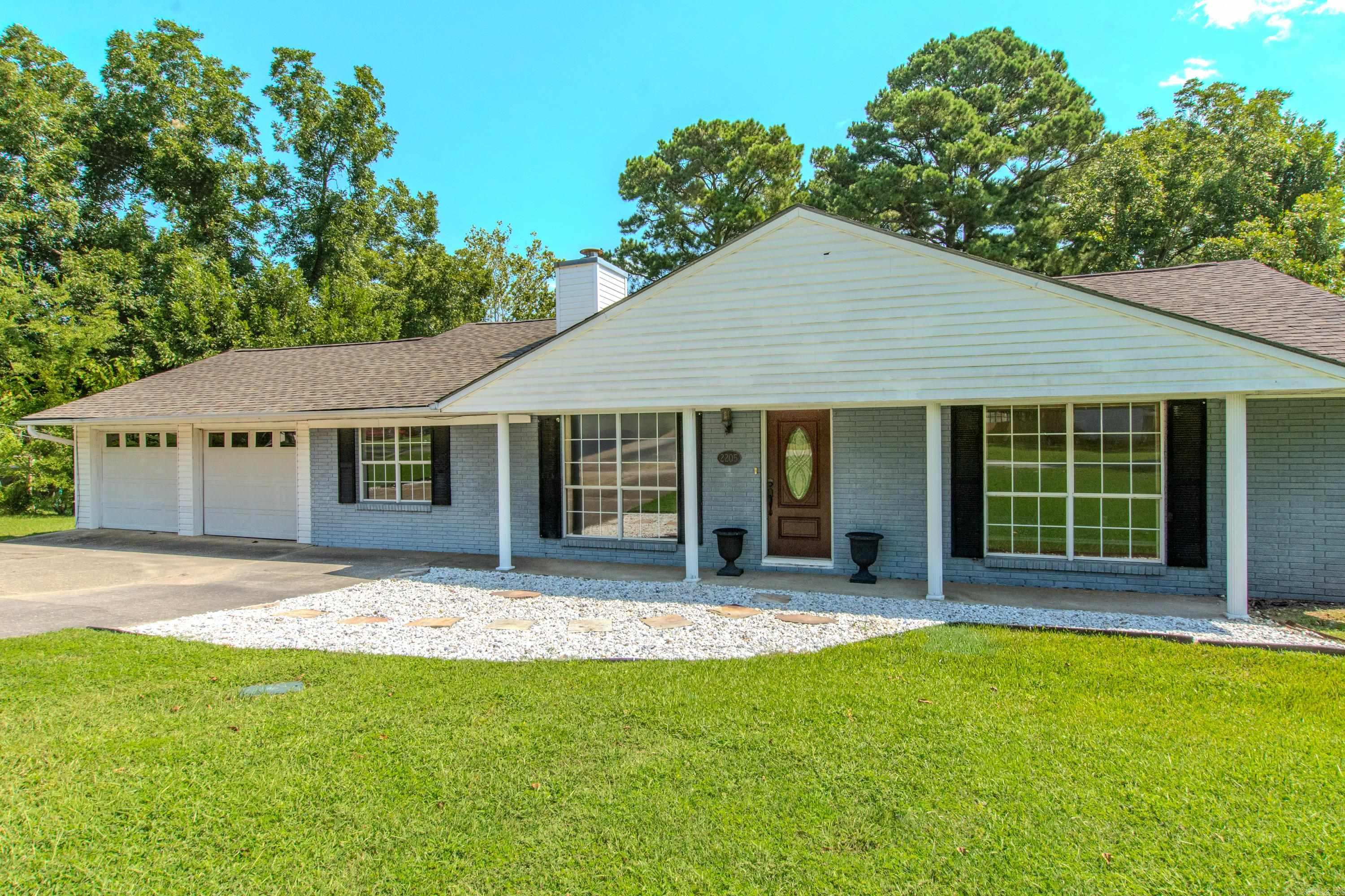 2205 W Lakeview  Benton, AR