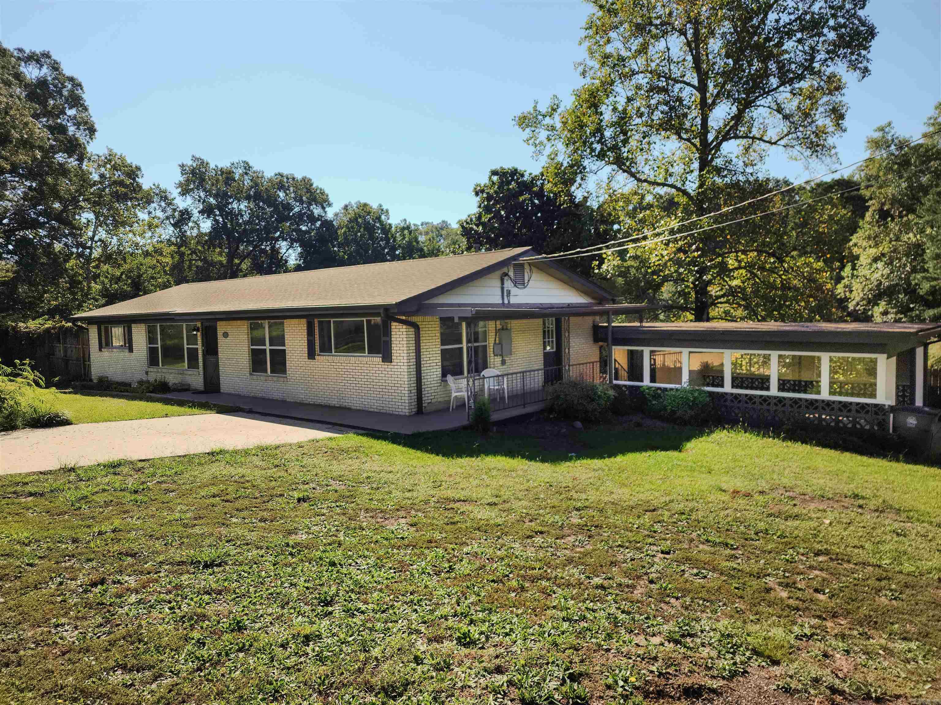 323 Lakeshore Drive
