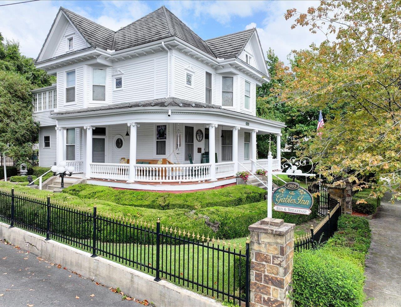 318 Quapaw  Hot Springs, AR