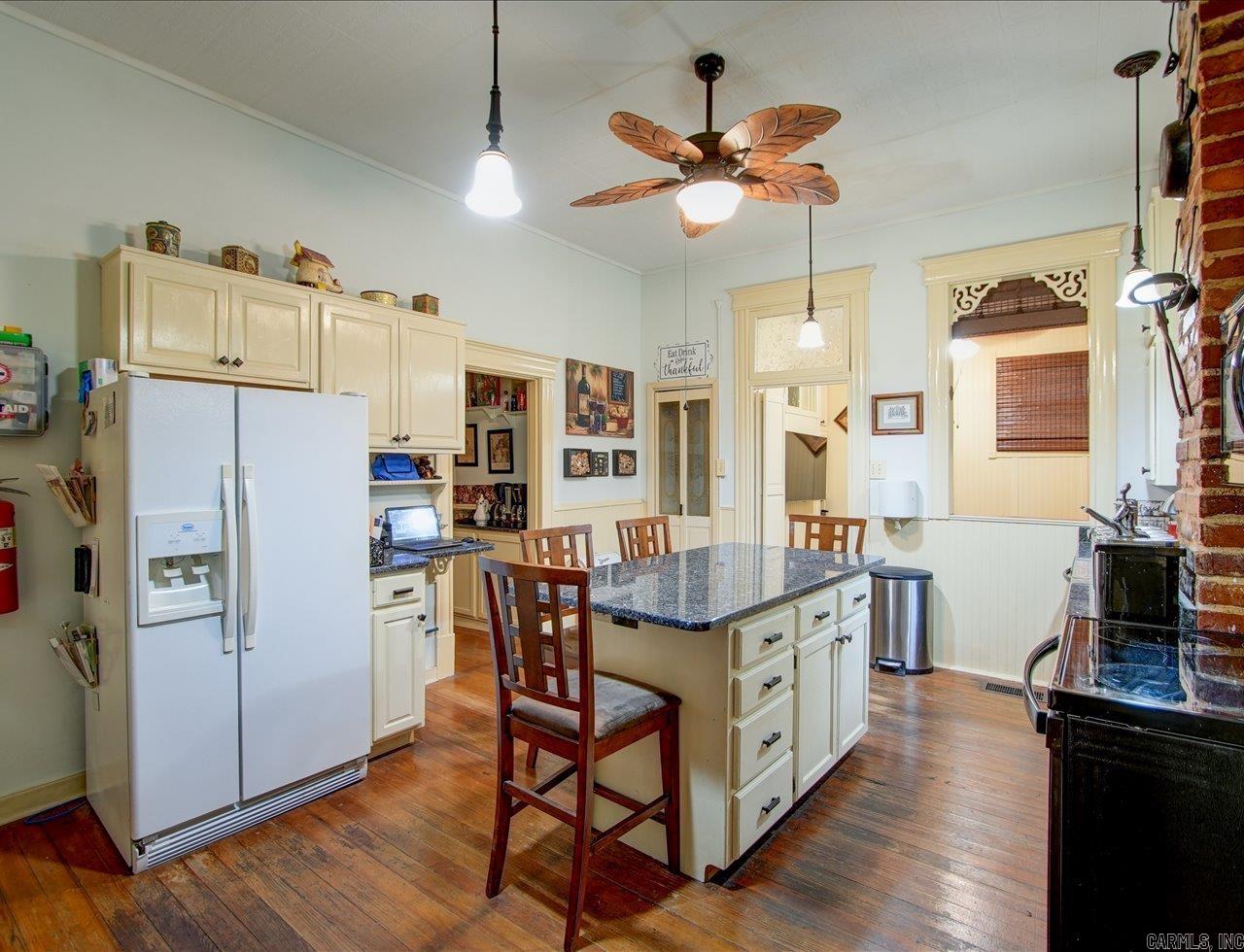 318 Quapaw  Hot Springs, AR