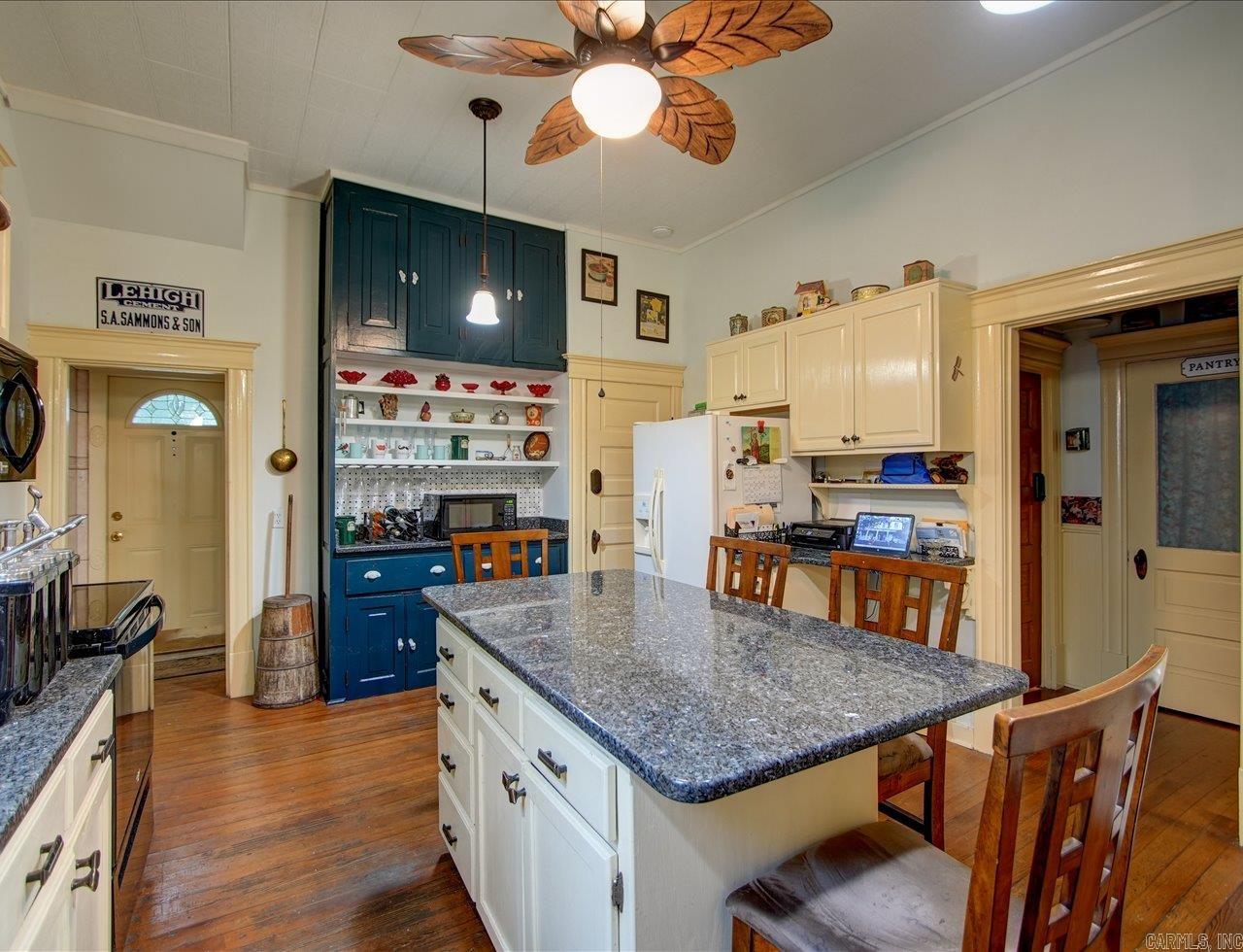 318 Quapaw  Hot Springs, AR