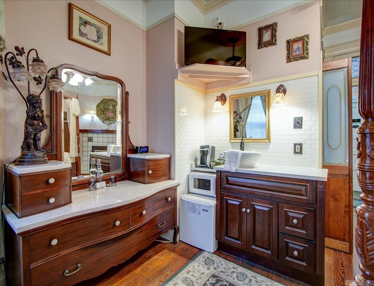 318 Quapaw  Hot Springs, AR