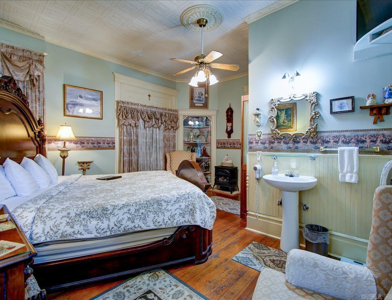 318 Quapaw  Hot Springs, AR