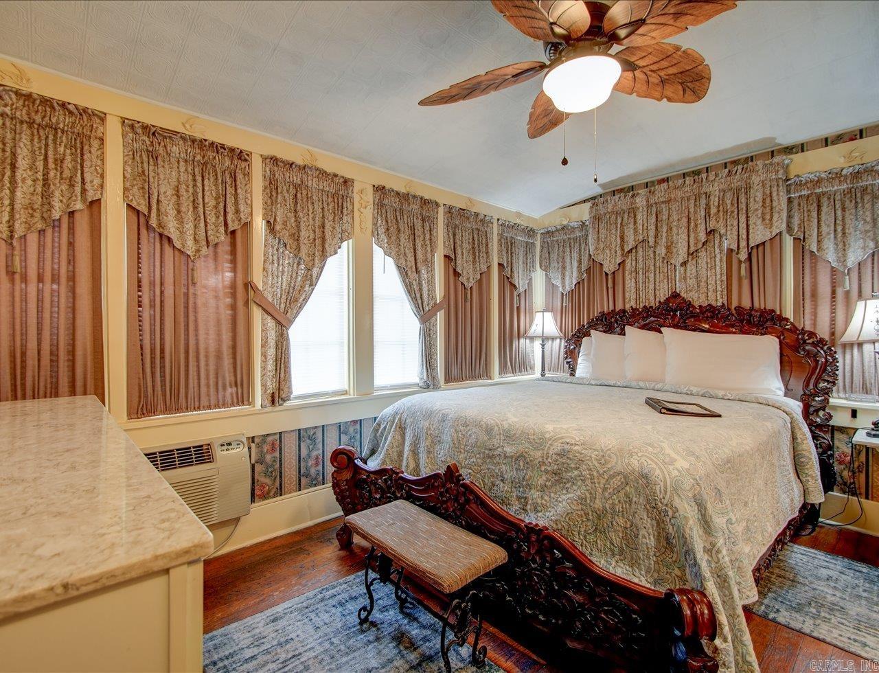 318 Quapaw  Hot Springs, AR
