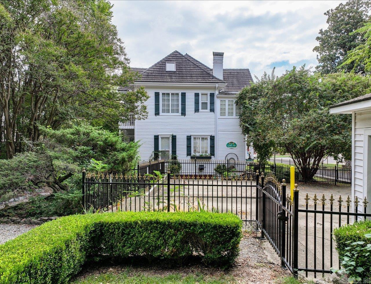 318 Quapaw  Hot Springs, AR