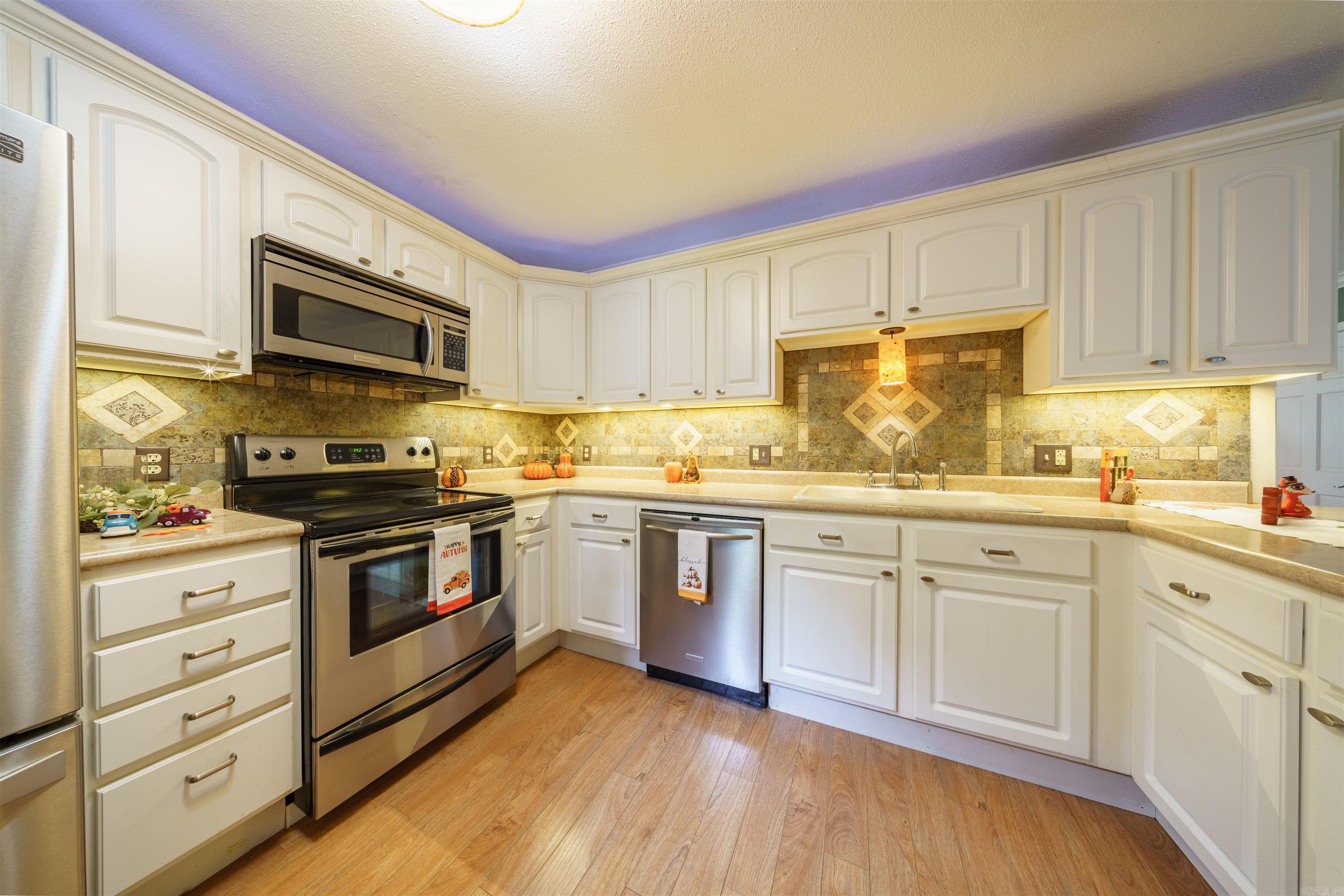 211 S Nightingale Dr  Horseshoe Bend, AR