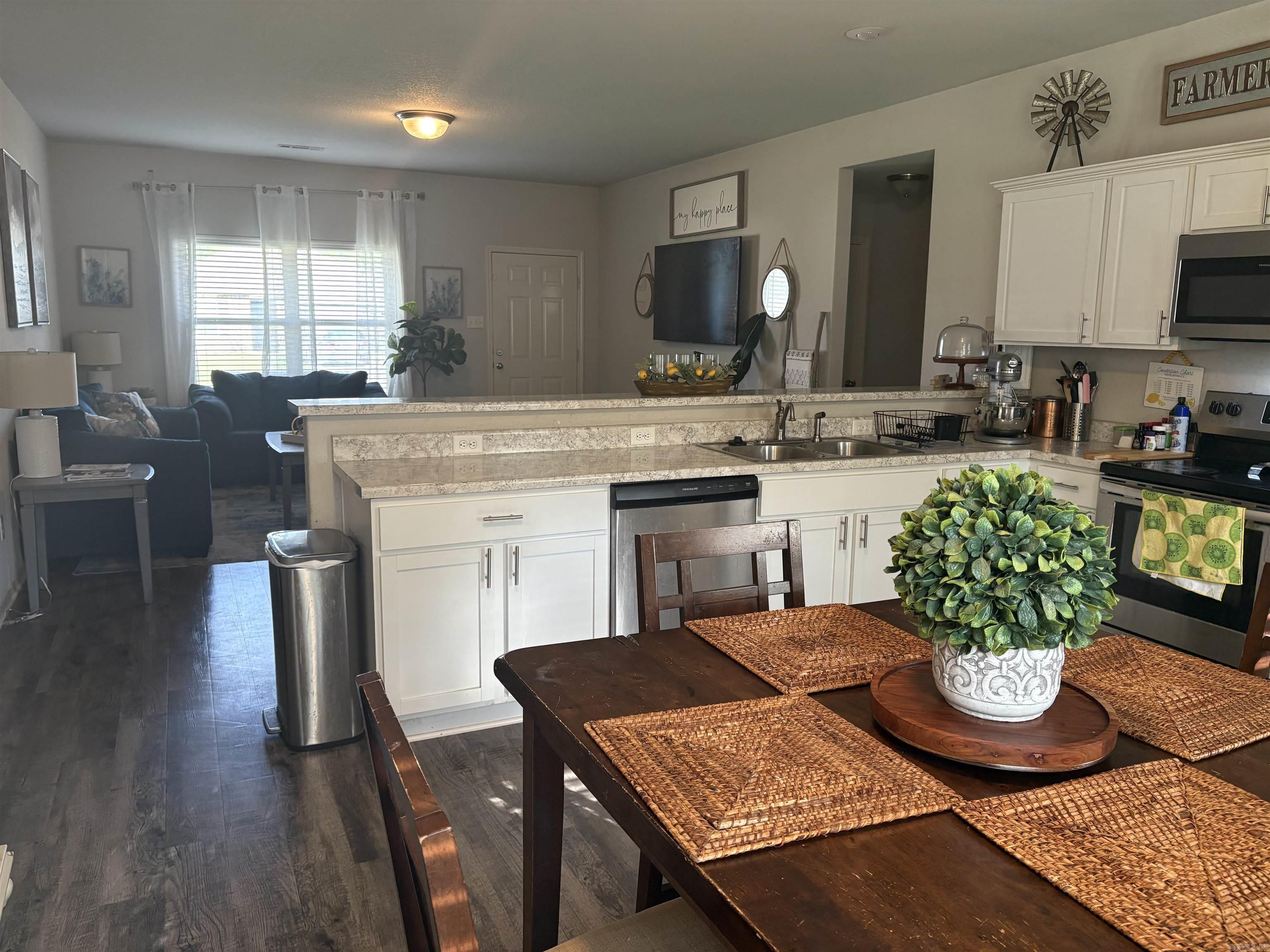 6089 saddle hill  Alexander, AR