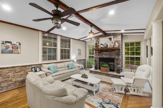 1052  Gravel Hill  Romance, AR