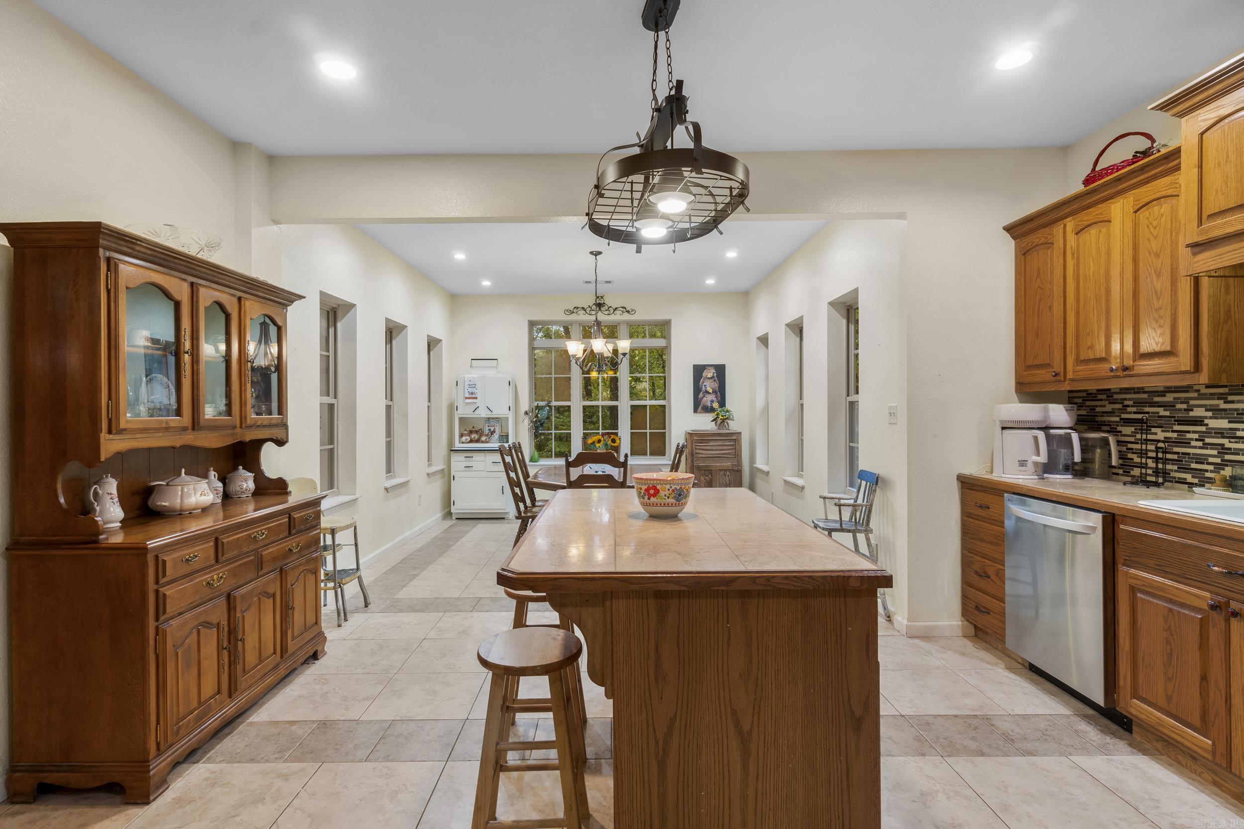 1052 Gravel Hill  Romance, AR