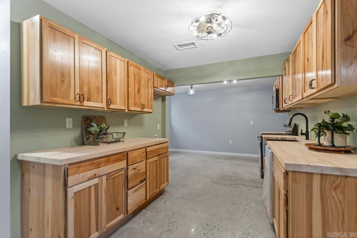 38 Crestview  Conway, AR
