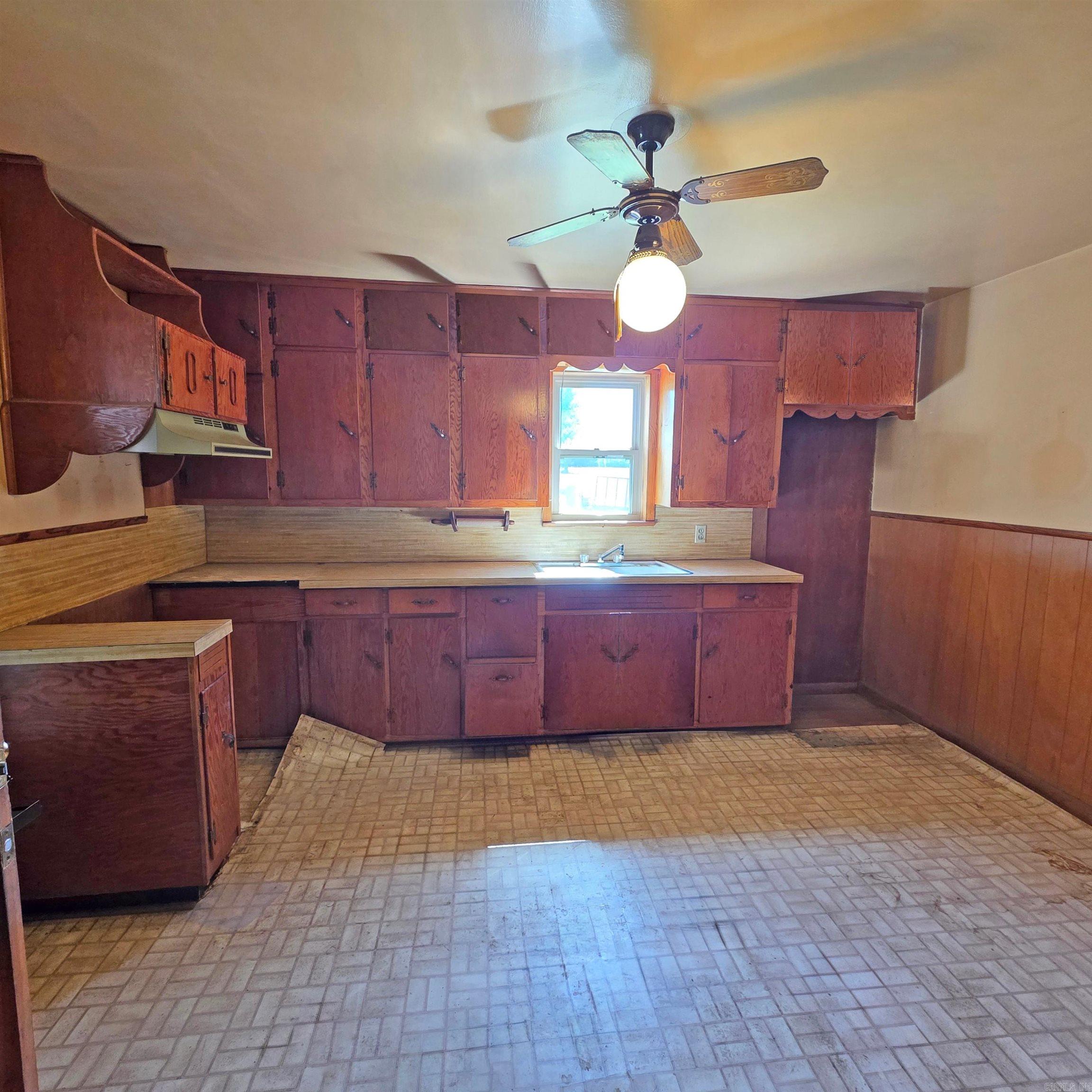 302 E Elm Street