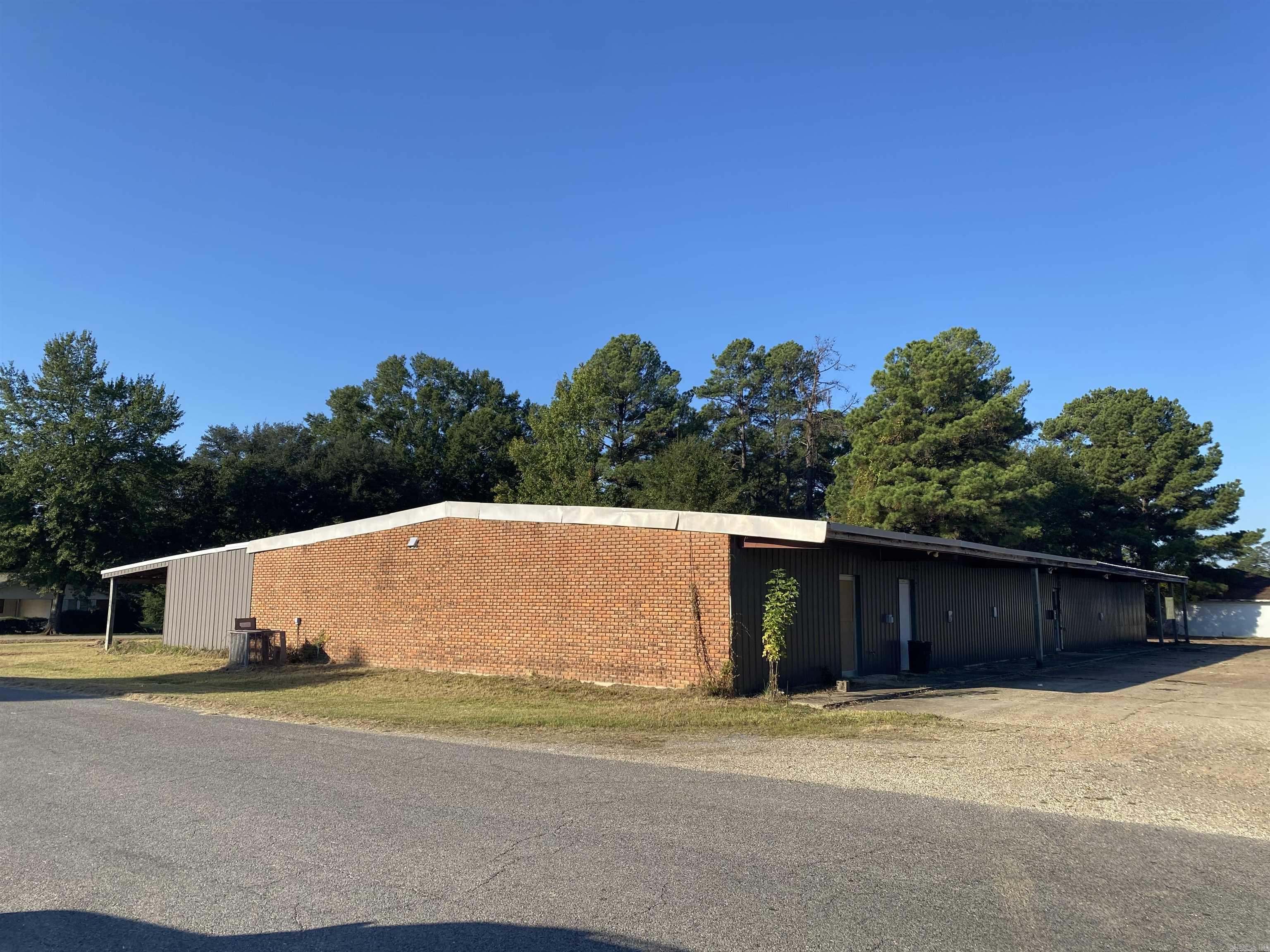 1001 W 1st Ave  Crossett, AR