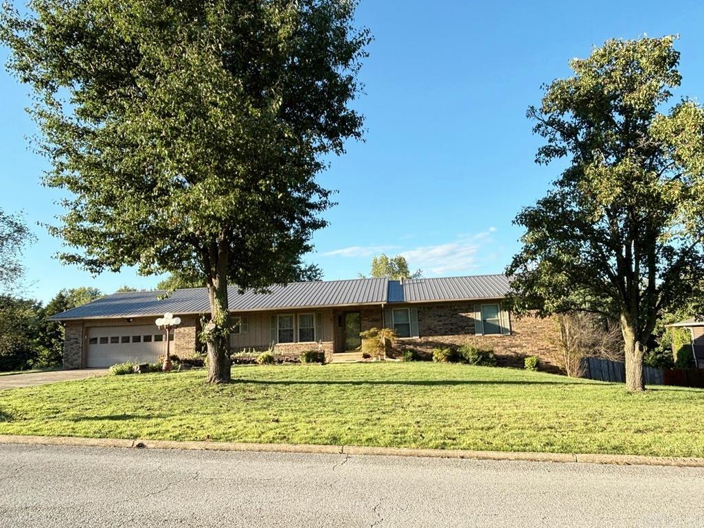 1603 Windsor Drive