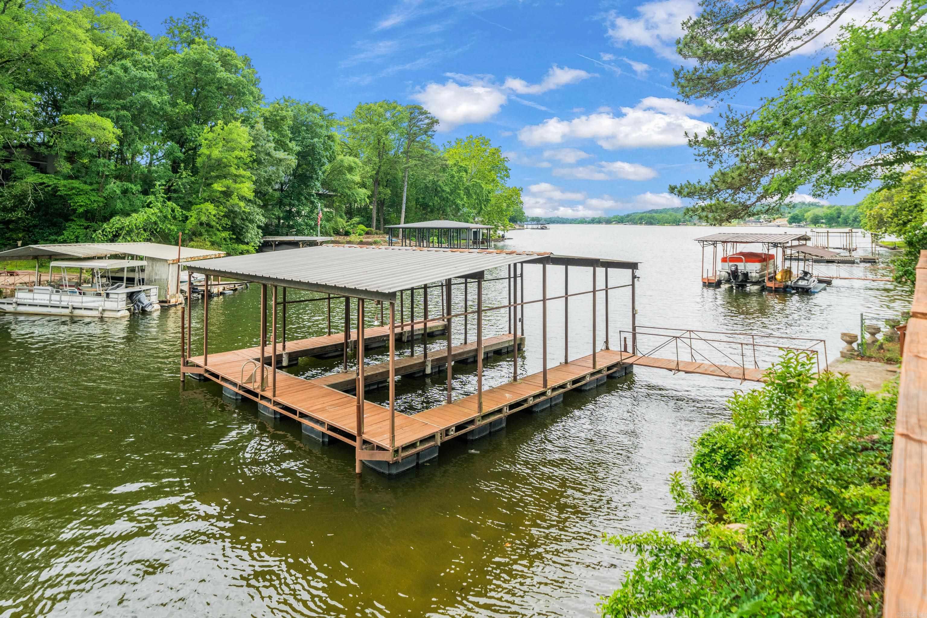 103 Oak Point