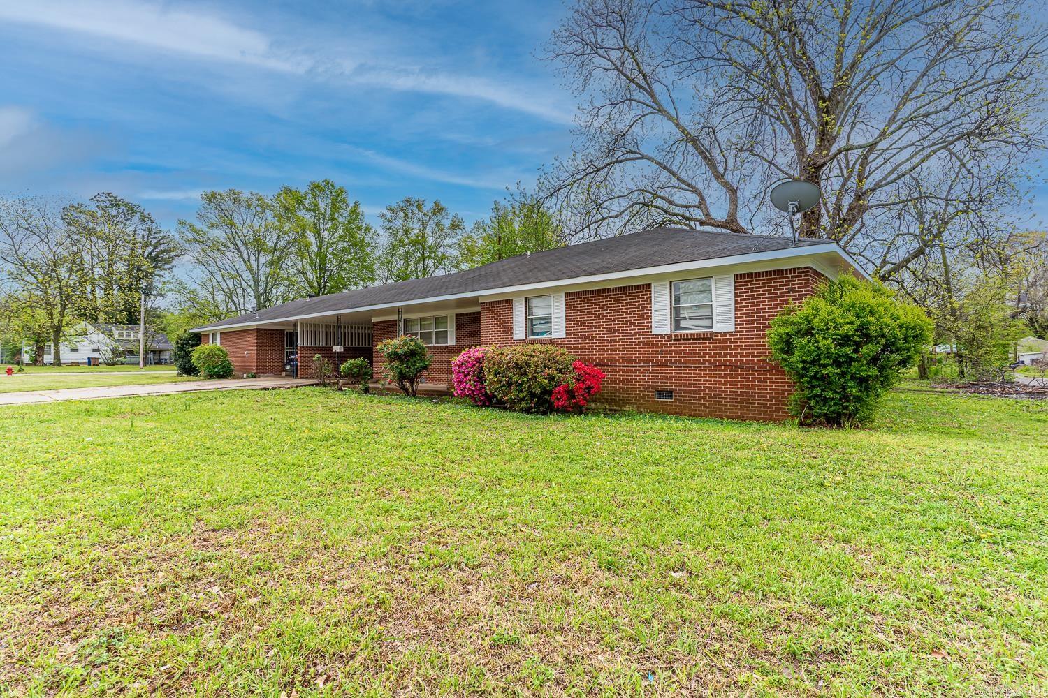 1047 N Rosser 122 E Arkansas Avenue Forrest City, AR