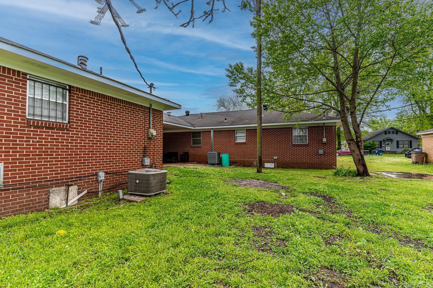 1047 N Rosser 122 E Arkansas Avenue Forrest City, AR