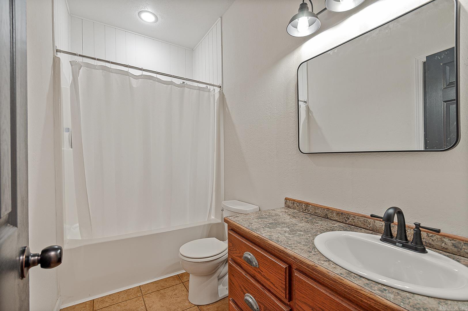 2135 Misenheimer  Mountain View, AR