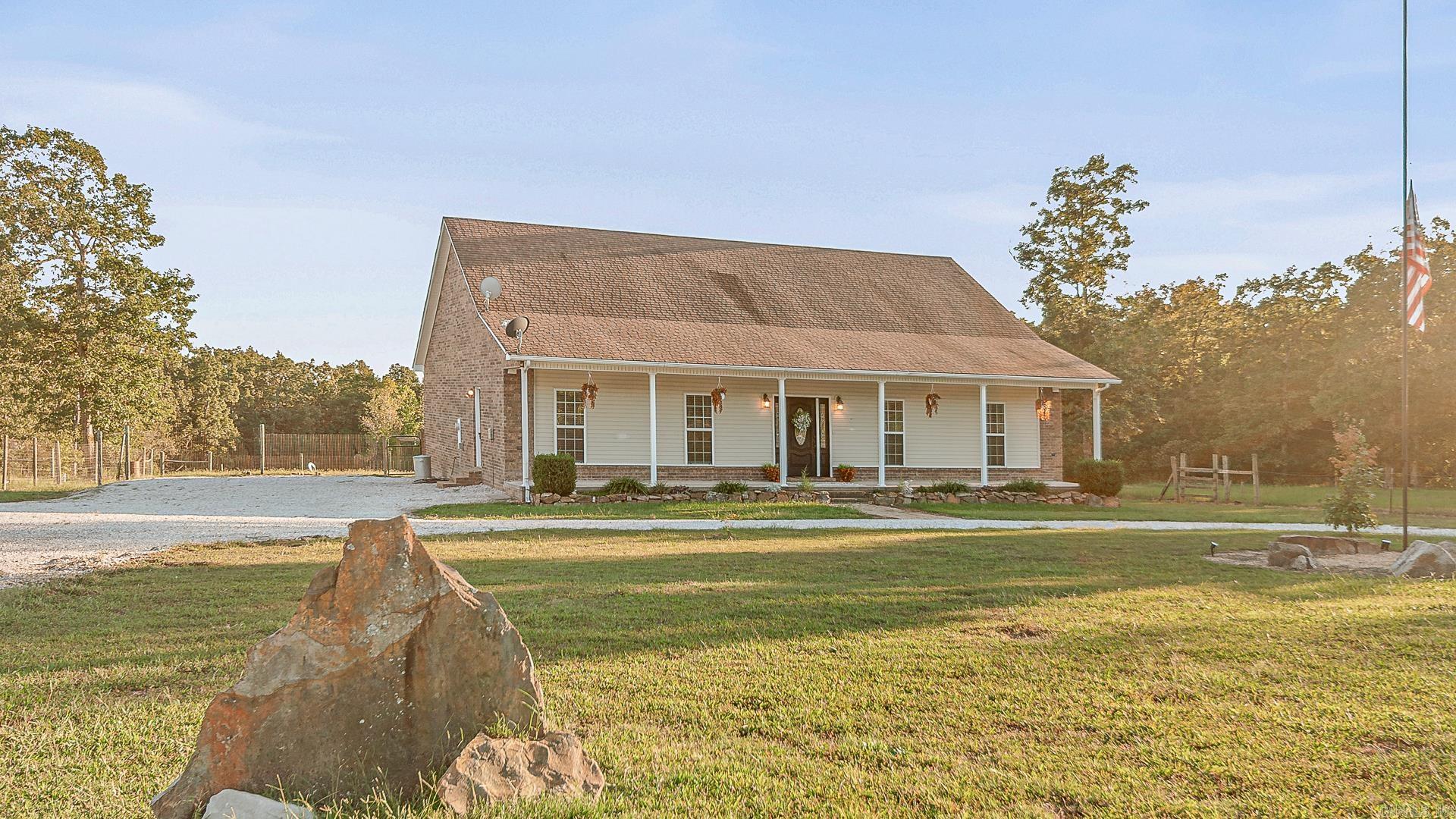 2135 Misenheimer  Mountain View, AR