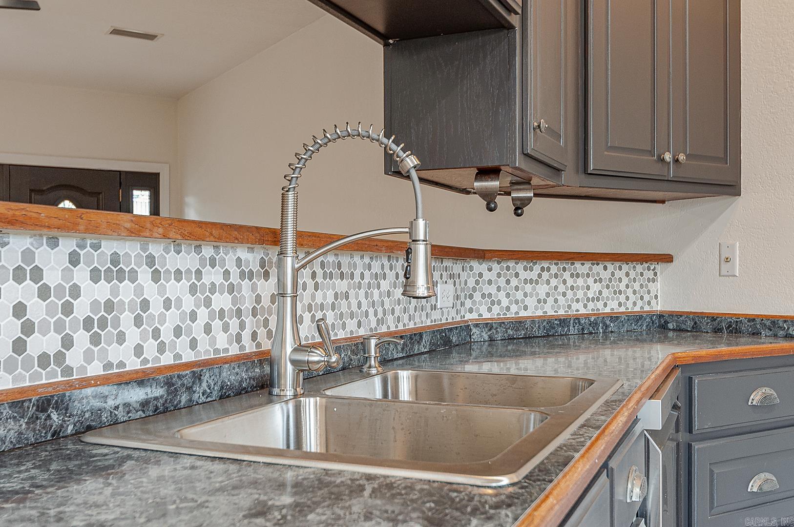 2135 Misenheimer  Mountain View, AR