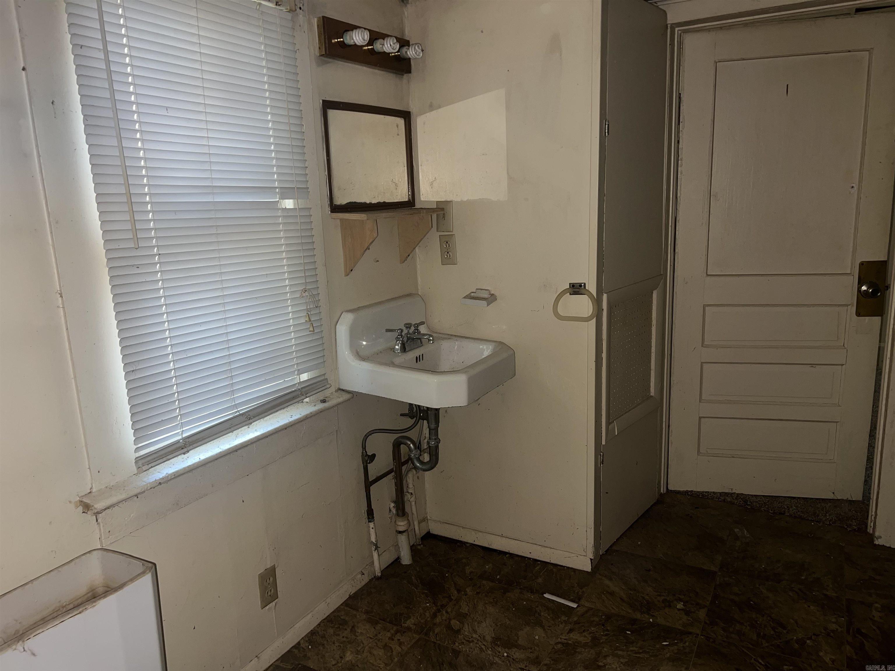 491 W Main  Piggott, AR