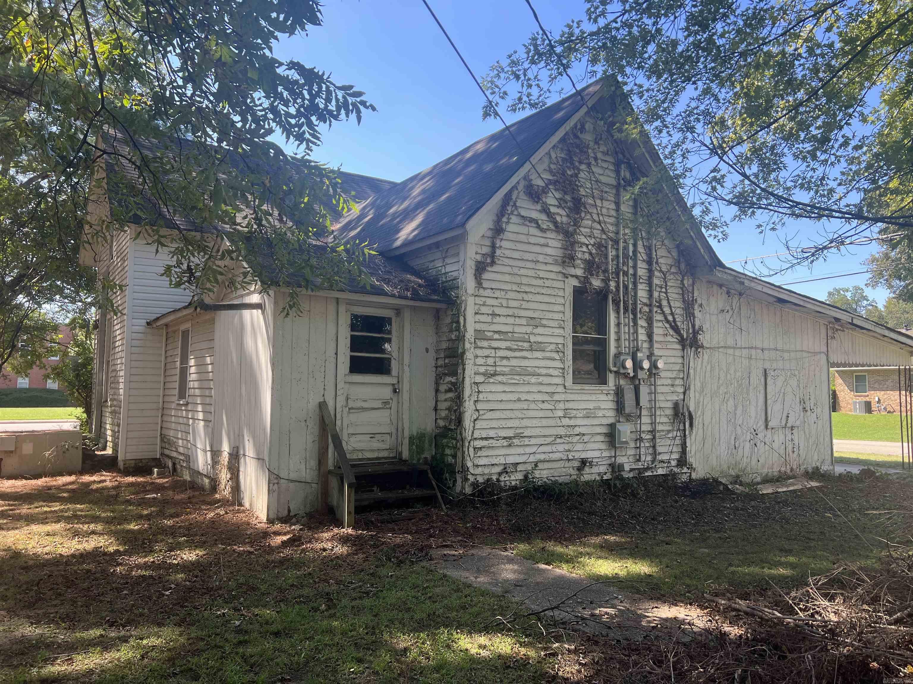 491 W Main  Piggott, AR