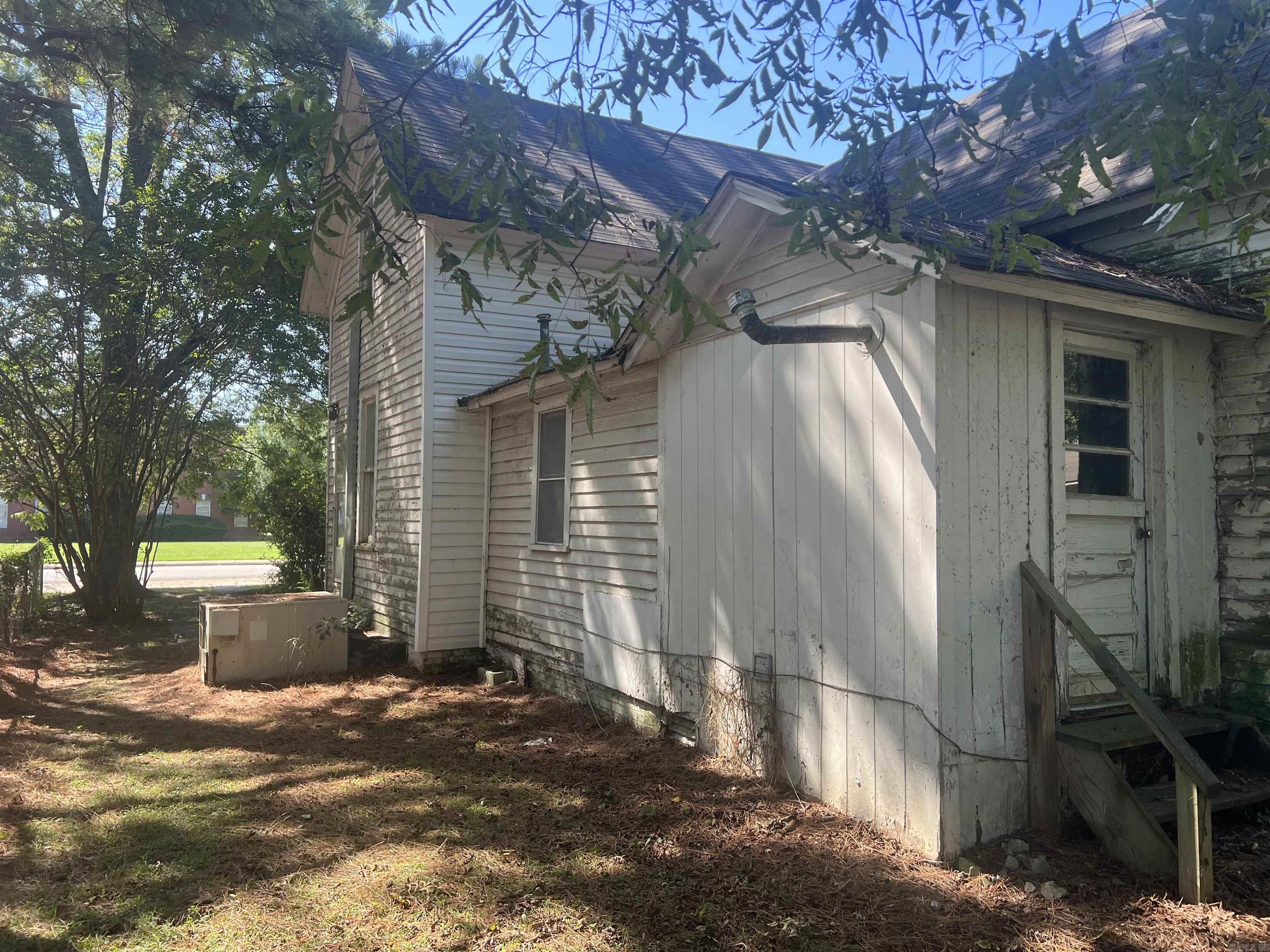 491 W Main  Piggott, AR