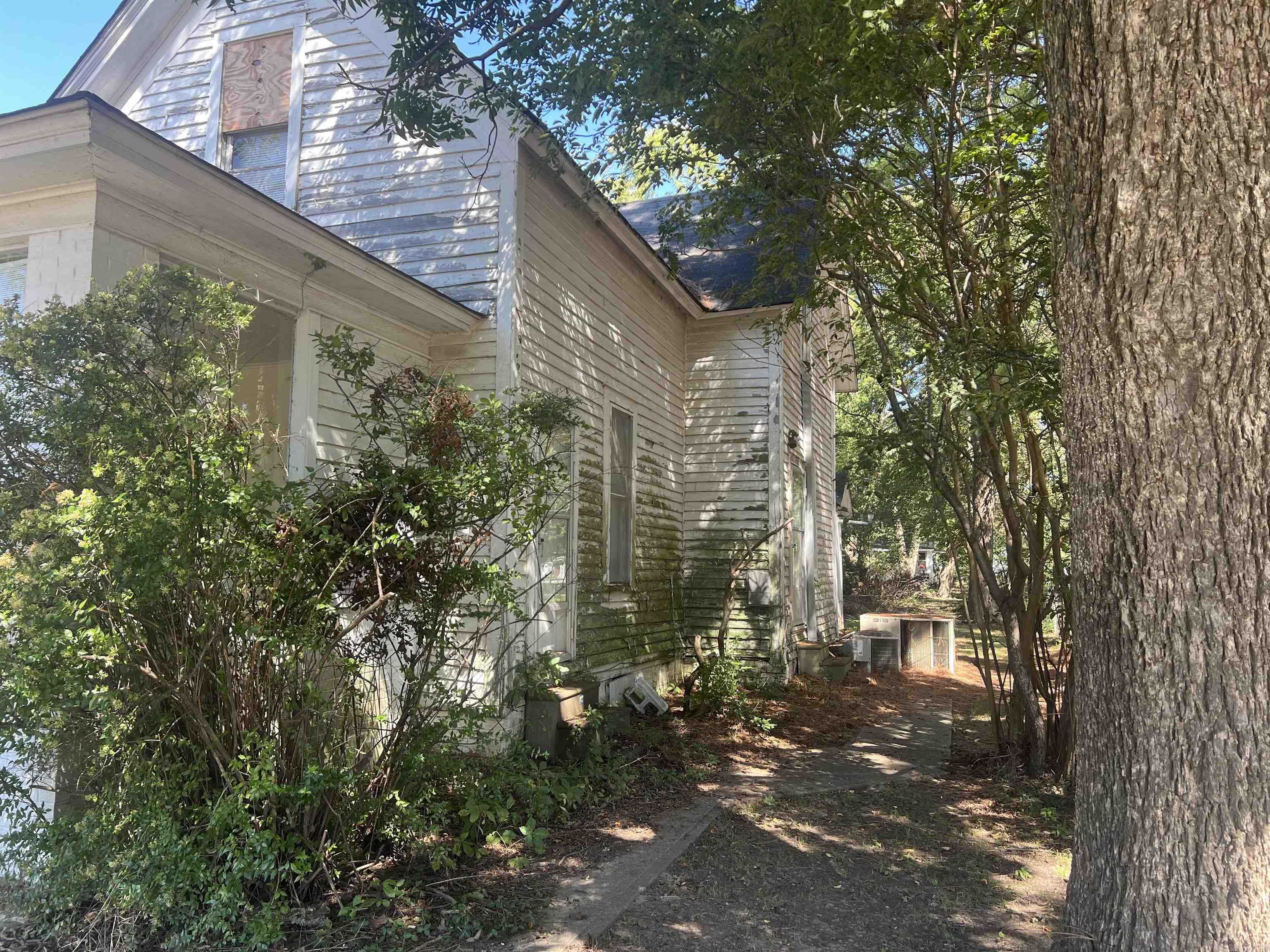 491 W Main  Piggott, AR