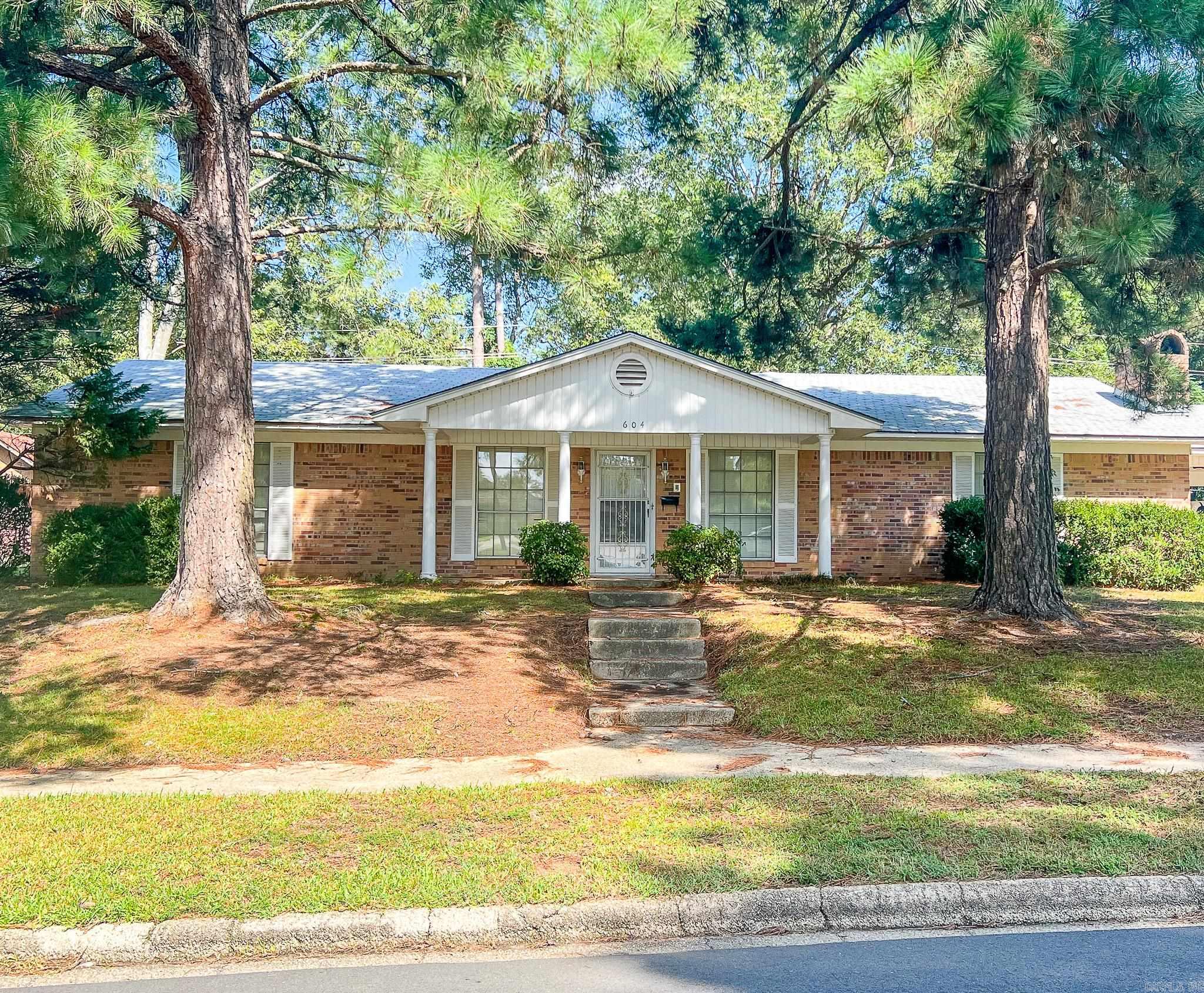 604 Robin Road