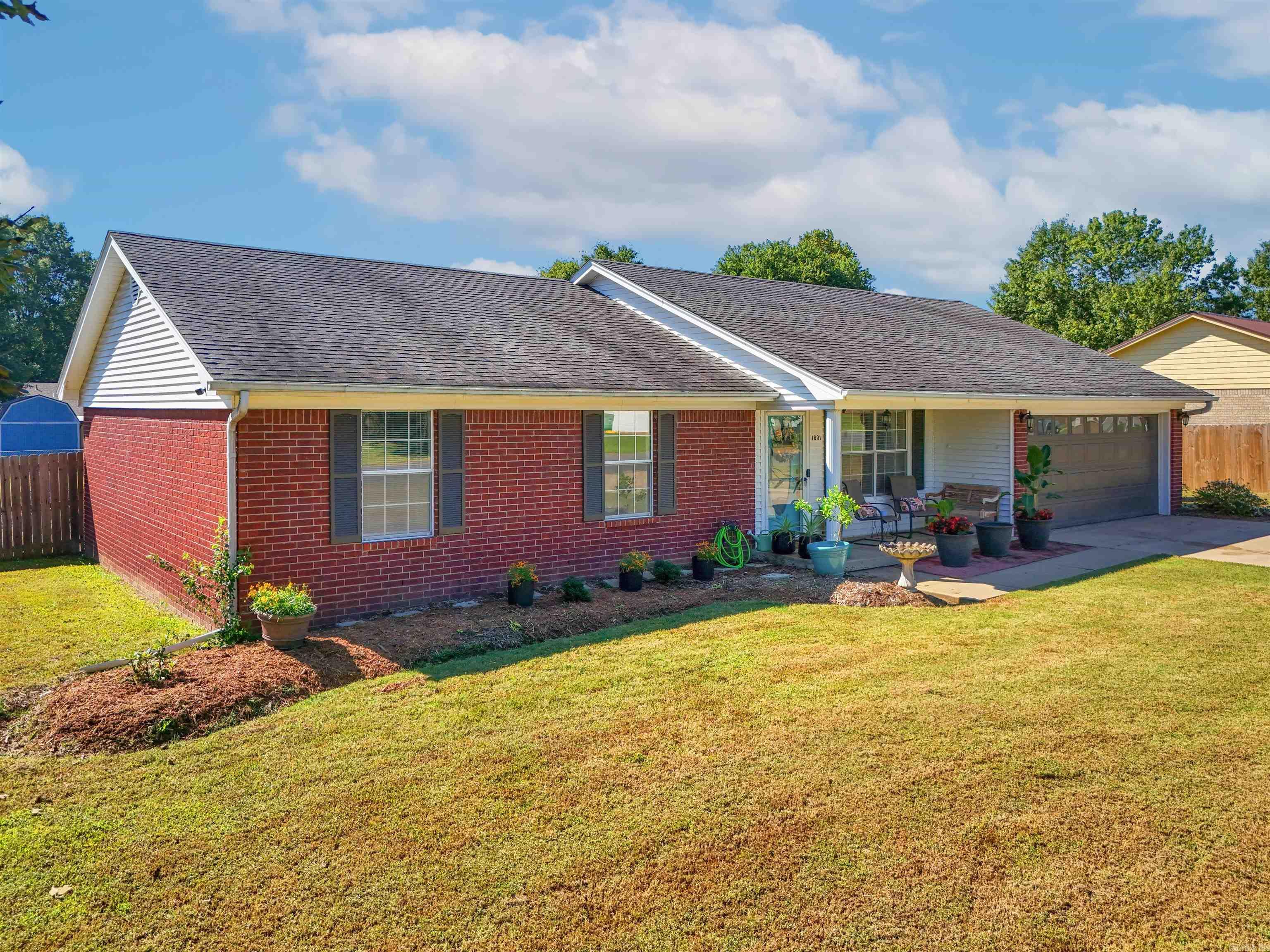 1801 Pinewood Cove