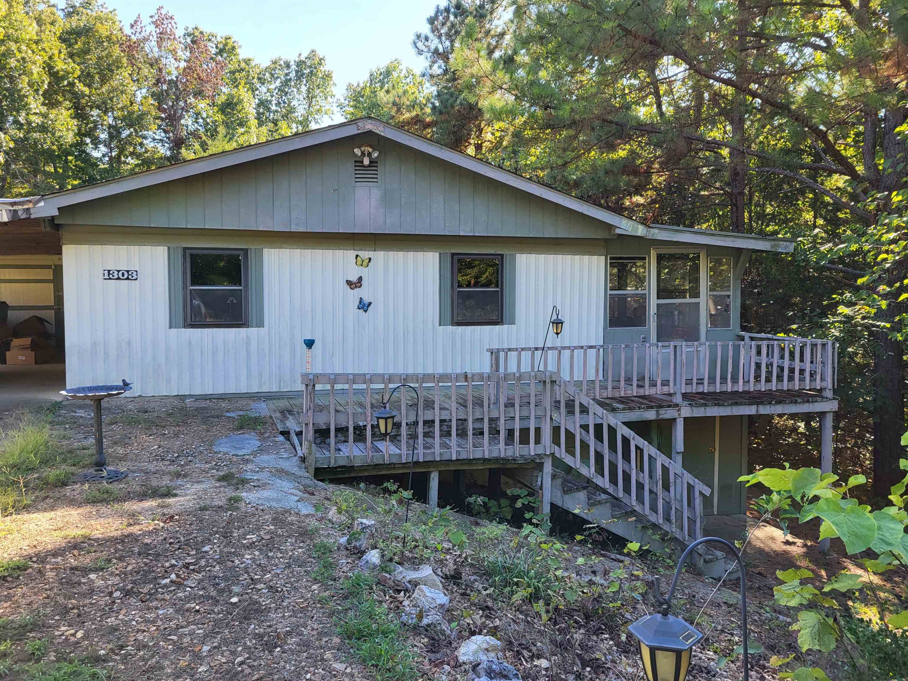 1301 & 1303 Raven Lane