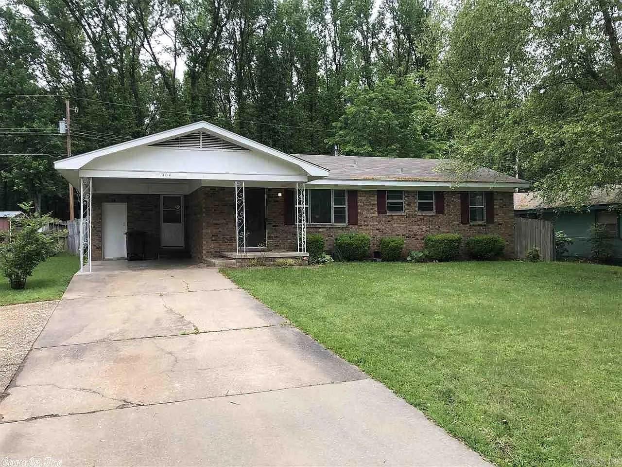 904 Lessel Drive