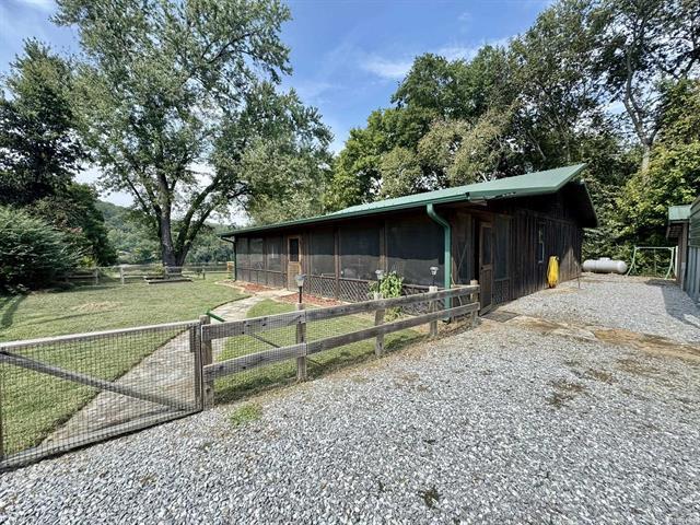 858 N Riverview  Mountain View, AR