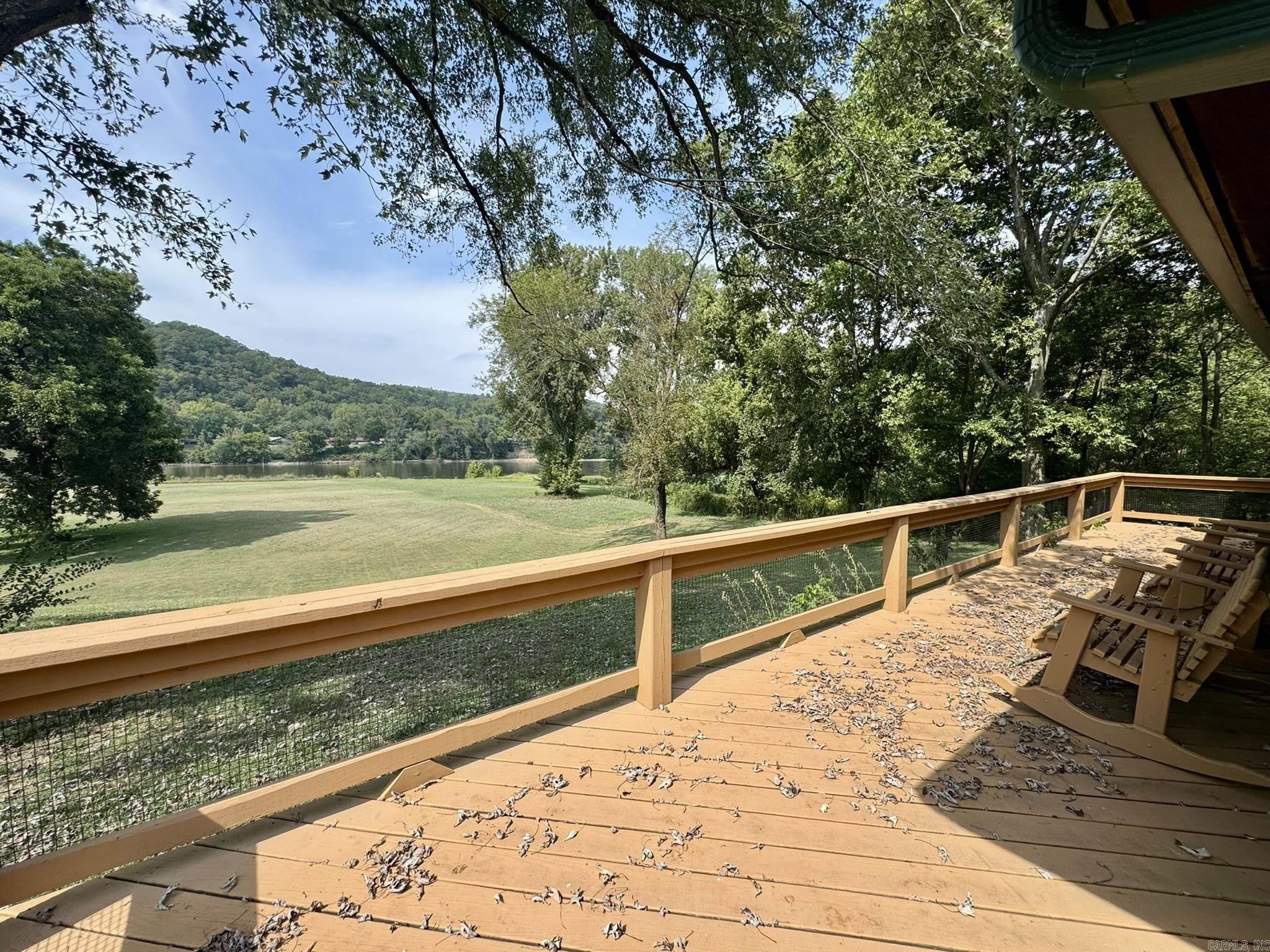 858 N Riverview  Mountain View, AR