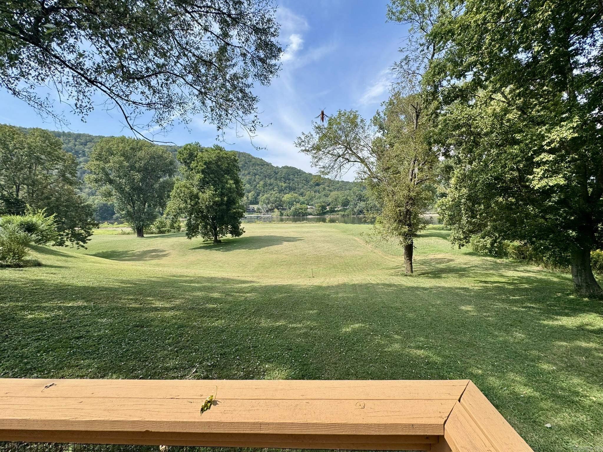 858 N Riverview  Mountain View, AR