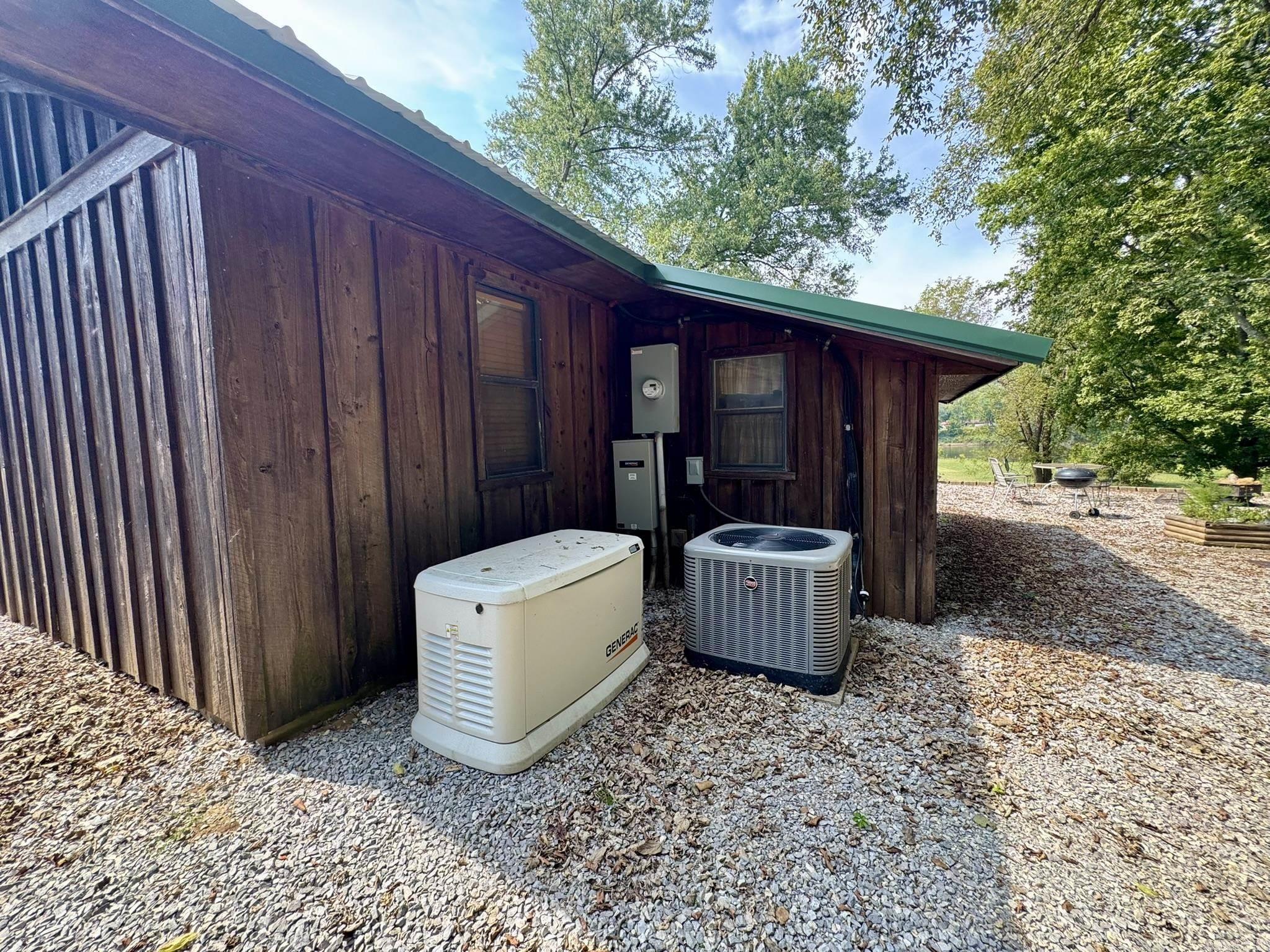 858 N Riverview  Mountain View, AR