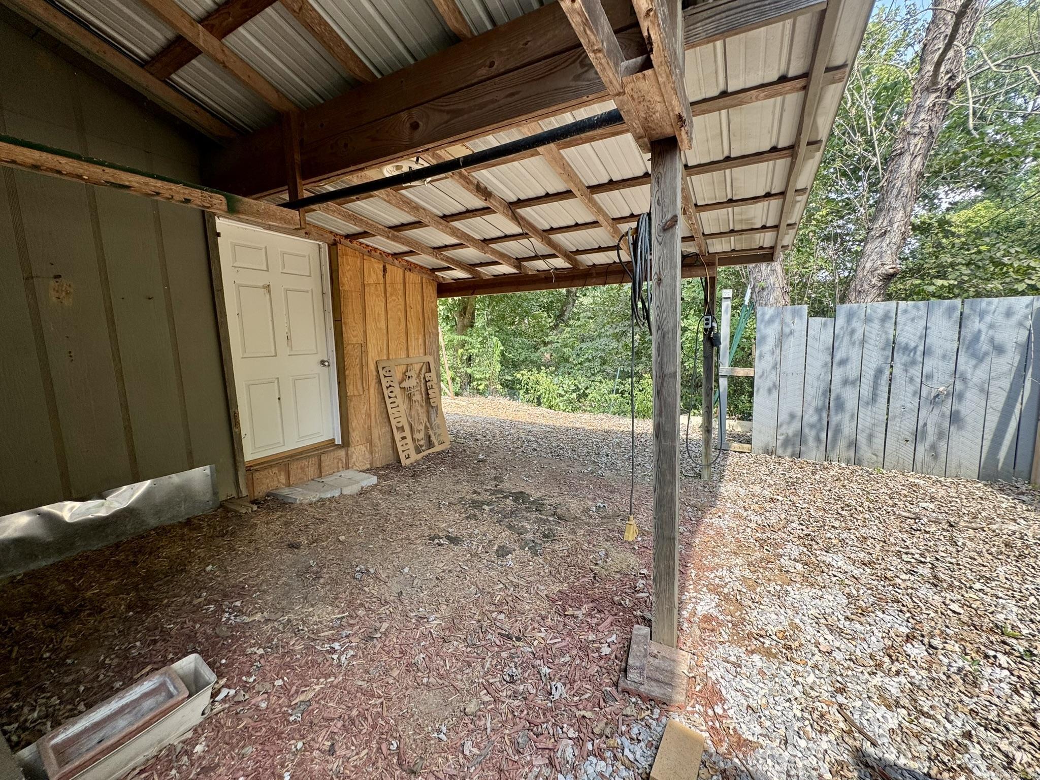 858 N Riverview  Mountain View, AR