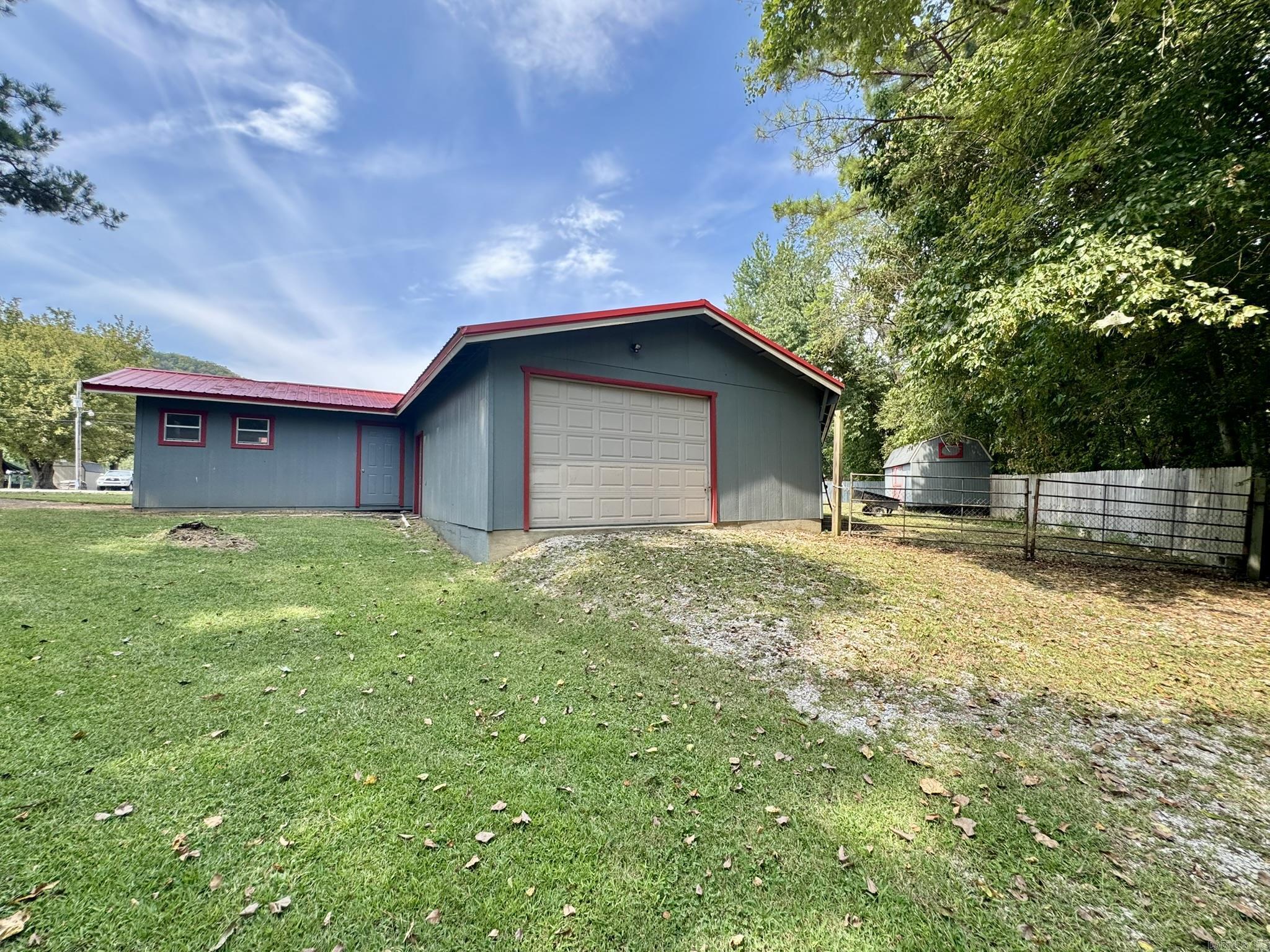 858 N Riverview  Mountain View, AR