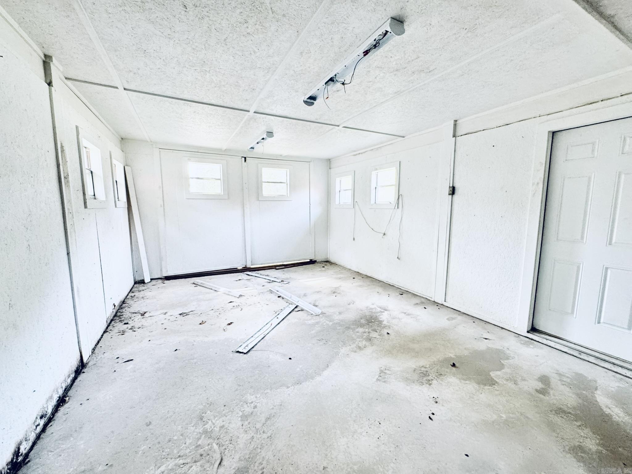 858 N Riverview  Mountain View, AR