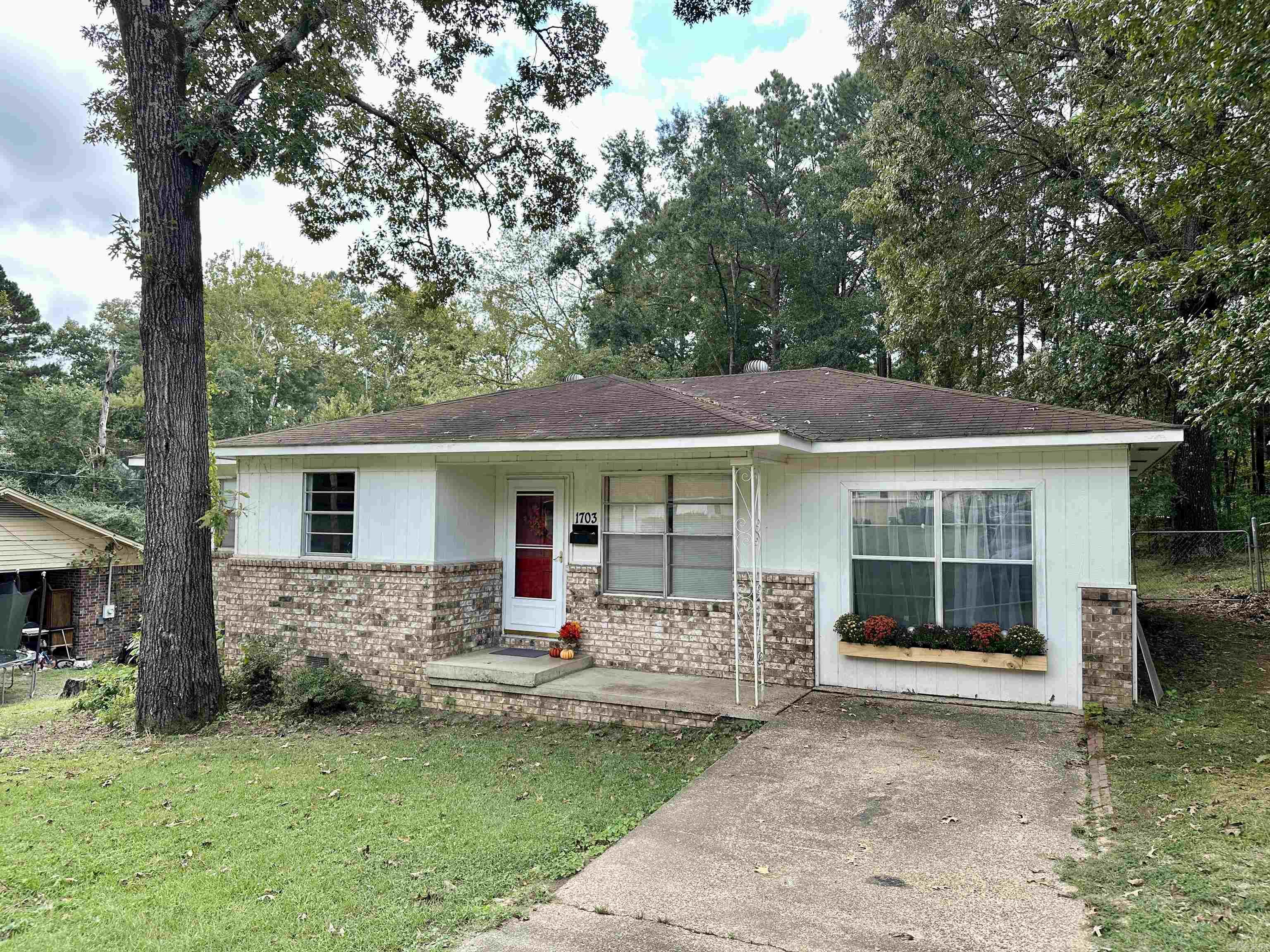1703 O'Connell  Arkadelphia, AR