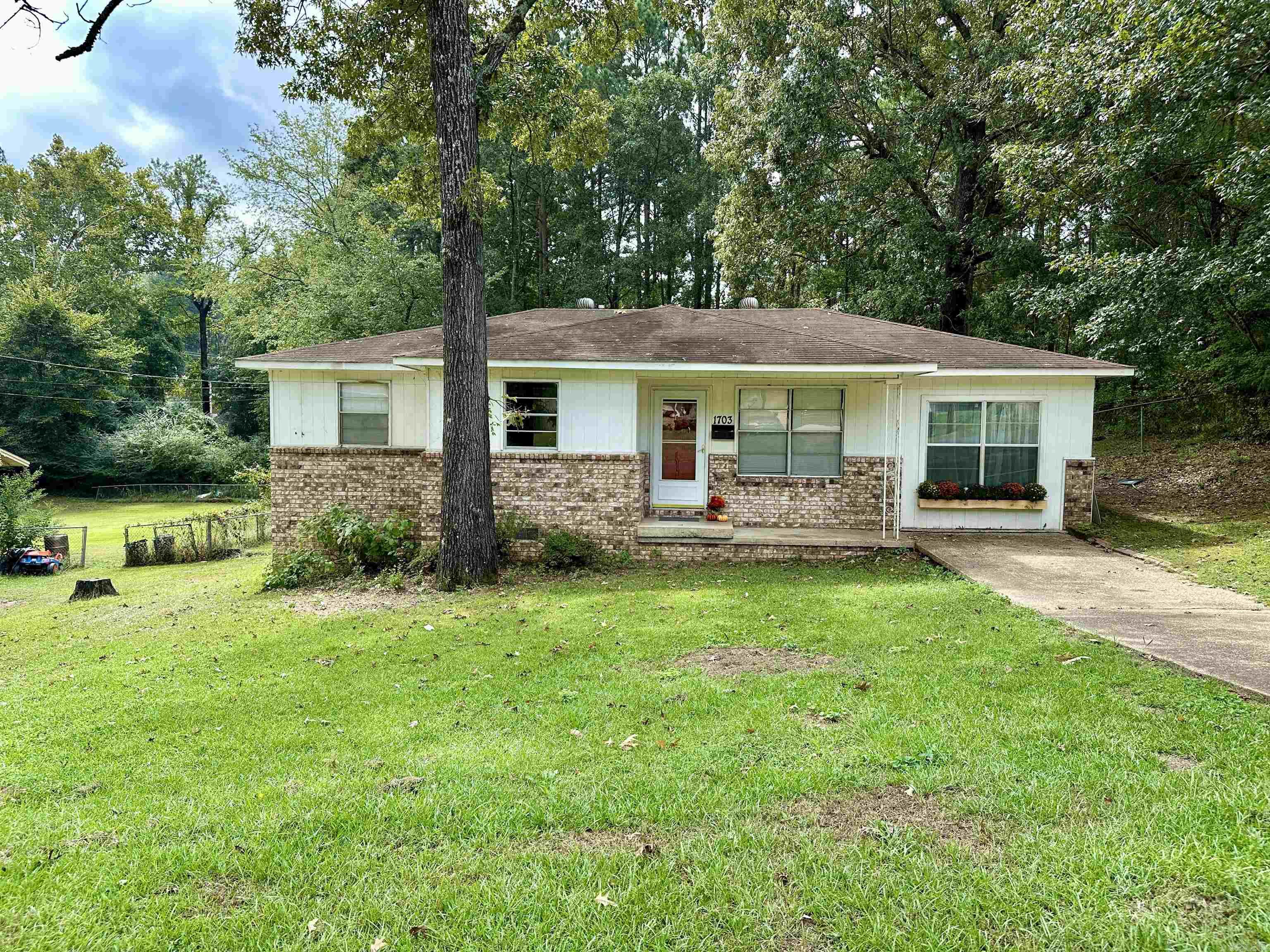 1703 O'Connell  Arkadelphia, AR