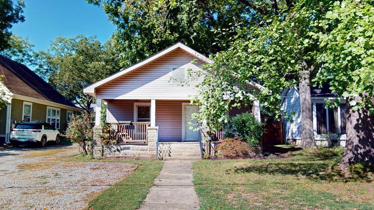1209 Clifton  Conway, AR