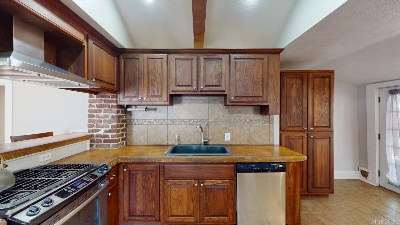 1209 Clifton  Conway, AR