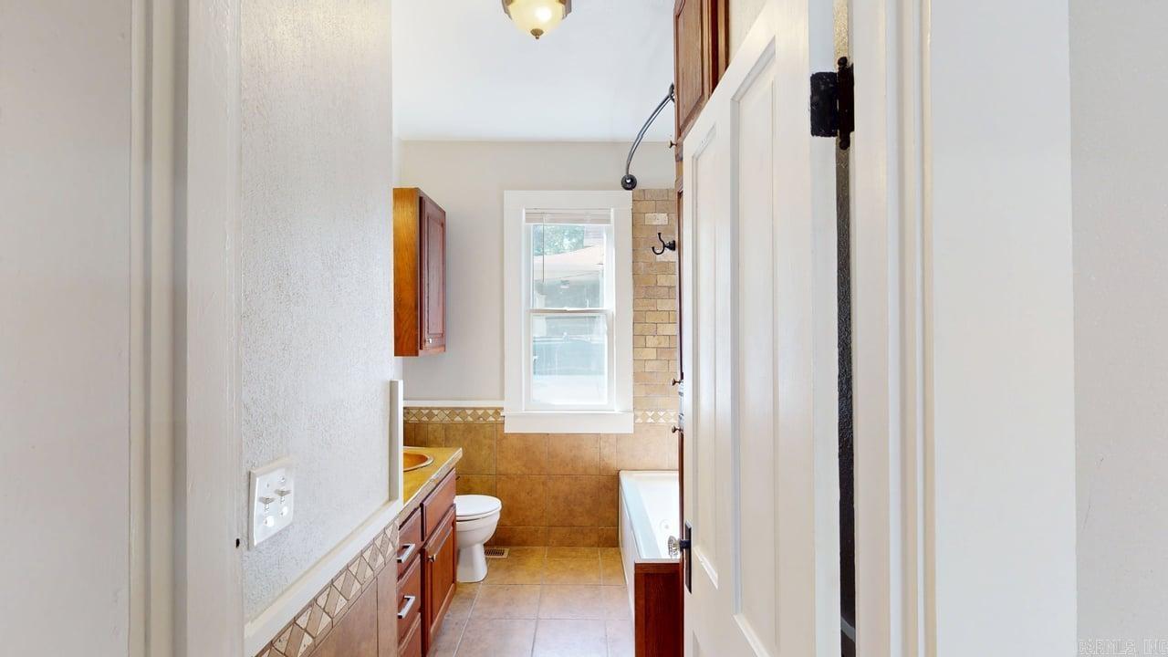 1209 Clifton  Conway, AR