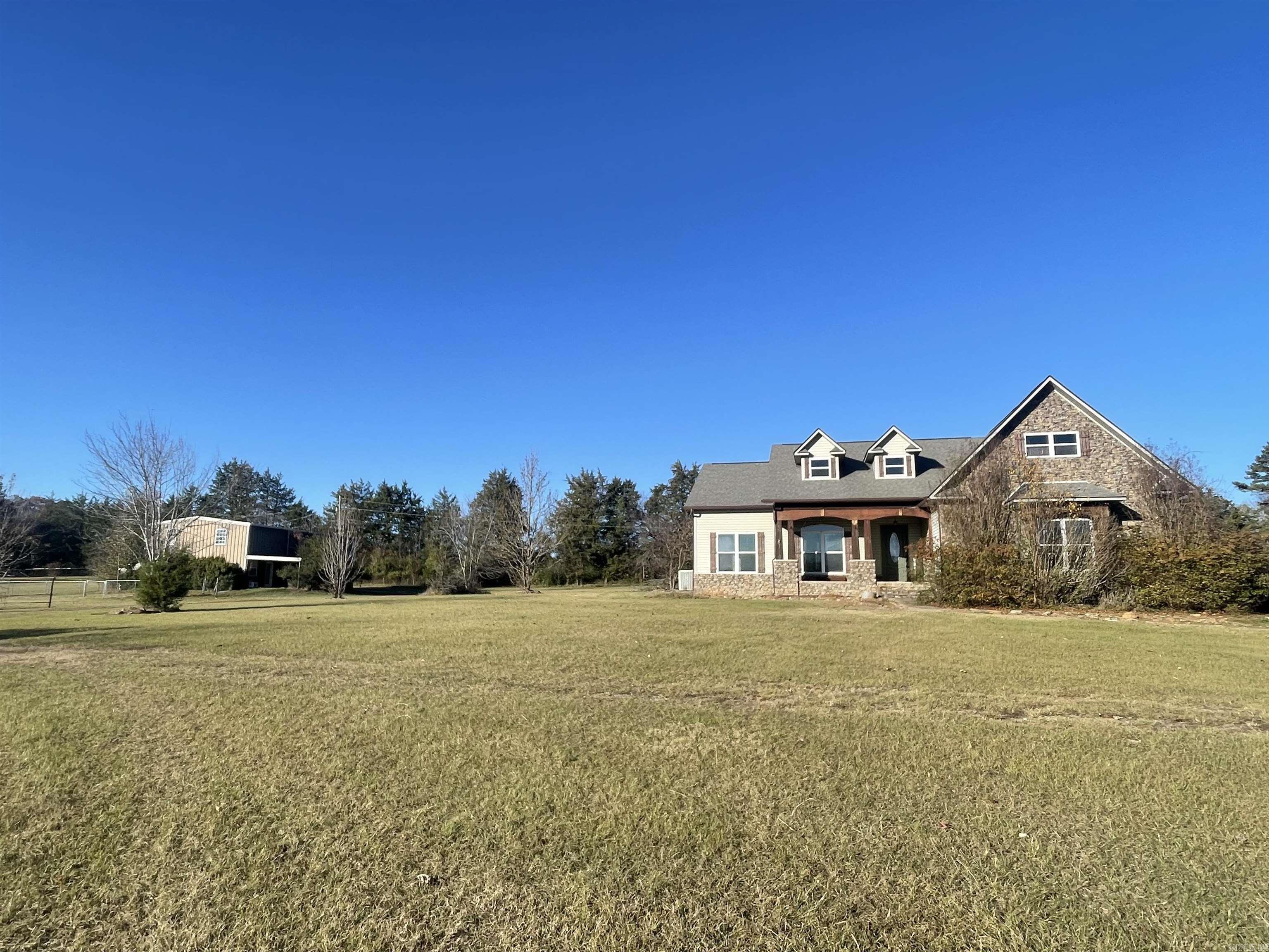 302 Private Rd 3388  Clarksville, AR