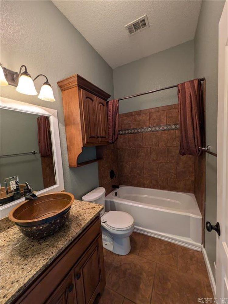 302 Private Rd 3388  Clarksville, AR