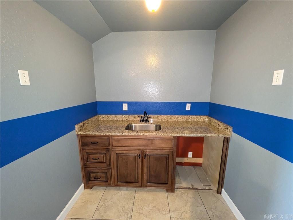 302 Private Rd 3388  Clarksville, AR