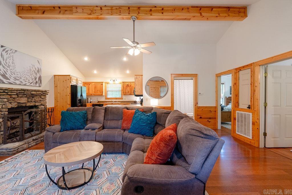 2 Lobo  Heber Springs, AR
