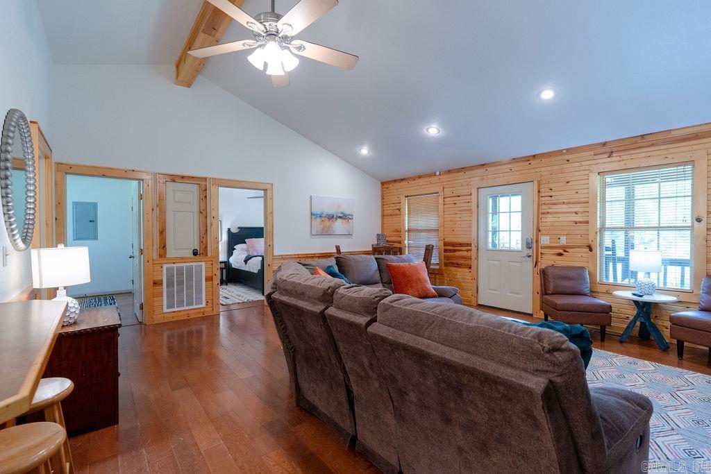2 Lobo  Heber Springs, AR