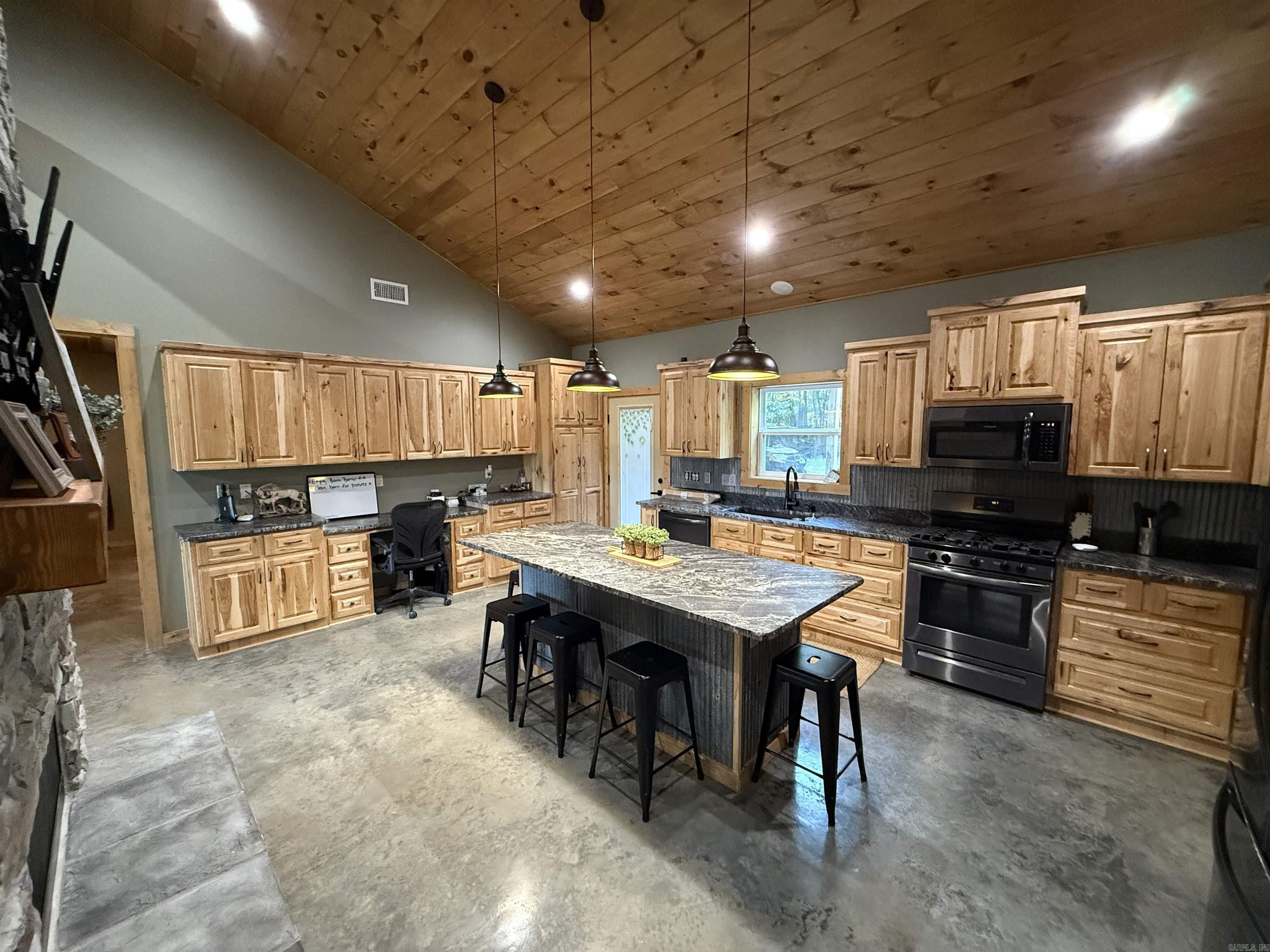 550 Sunshine Ln.  Pangburn, AR